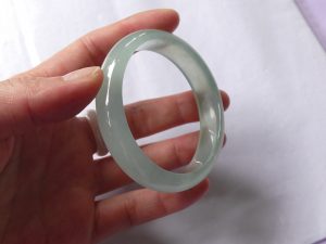 氷翡翠バングル