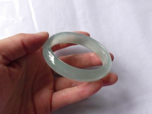 氷翡翠バングル