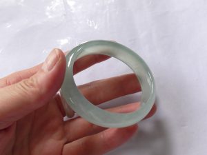 氷翡翠バングル