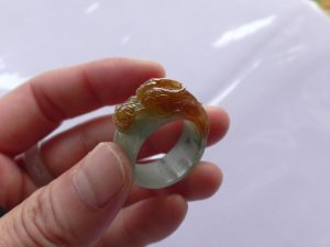 翡翠彫刻リング　守護龍