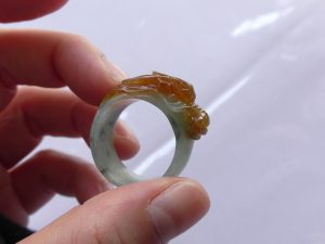 翡翠彫刻リング