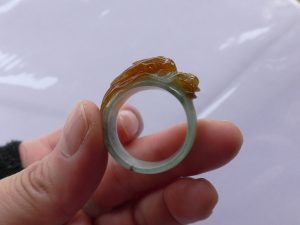 翡翠彫刻リング