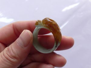 翡翠彫刻リング