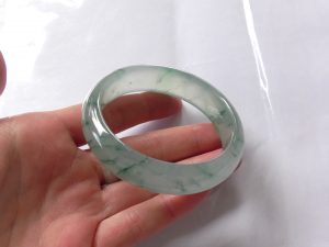 氷翡翠バングル
