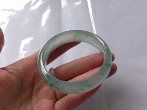 氷翡翠バングル