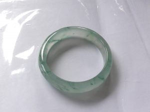 氷翡翠バングル
