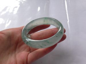 氷翡翠バングル