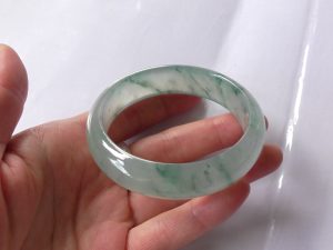 氷翡翠バングル