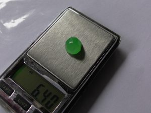 ろうかん翡翠セミカットルース