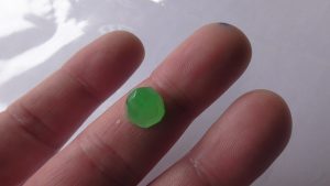 ろうかん翡翠セミカットルース