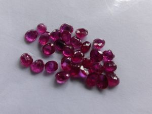 モゴク産非加熱ルビールース