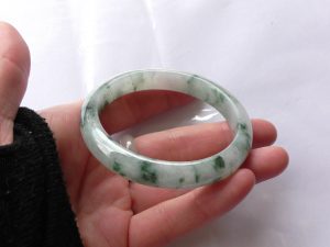 翡翠バングル