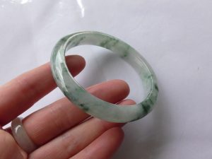 翡翠バングル
