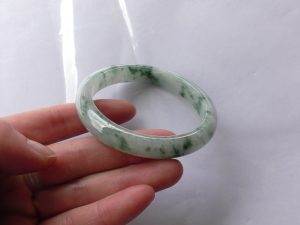 翡翠バングル