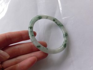 氷翡翠バングル