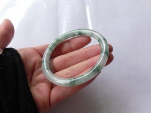 氷翡翠バングル