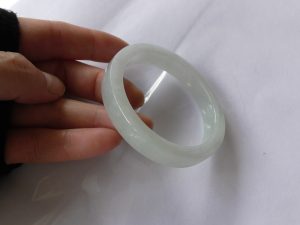 氷翡翠バングル