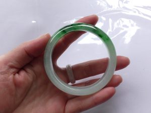 高級翡翠バングル