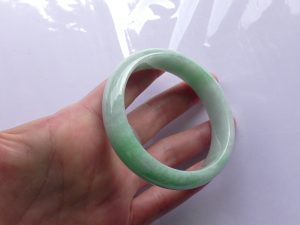 本翡翠バングル