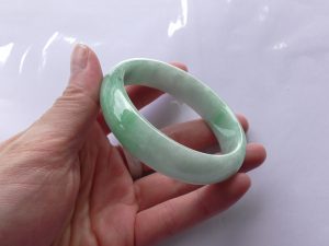 本翡翠バングル