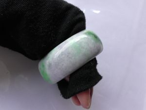 本翡翠バングル