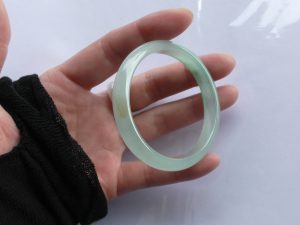 氷翡翠バングル