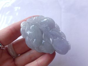 ラベンダー翡翠カービング