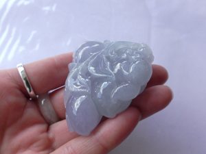 ラベンダー翡翠カービング