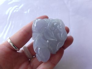 ラベンダー翡翠カービング