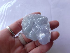 ラベンダー翡翠カービング