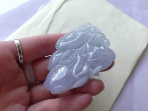 ラベンダー翡翠カービング