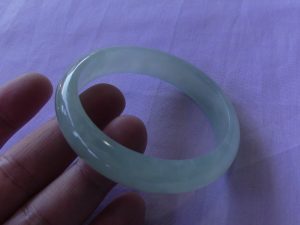 氷翡翠バングル