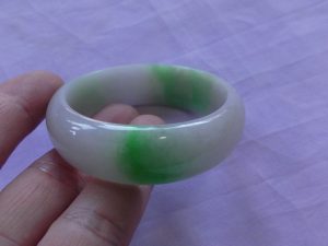 本翡翠バングル