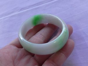 本翡翠バングル