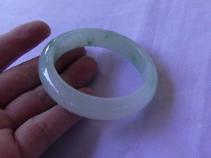 氷翡翠バングル