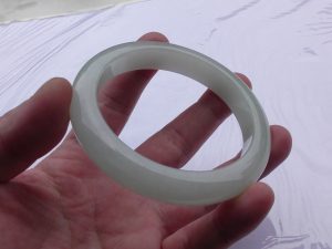 本翡翠バングル