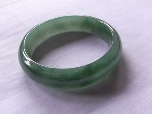 翡翠バングル