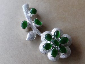 ろうかん翡翠ペンダント