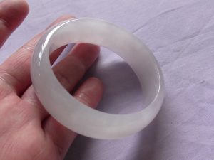 氷翡翠バングル