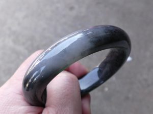 黒翡翠バングル