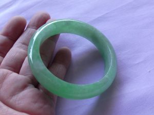 本翡翠バングル