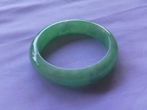 本翡翠バングル