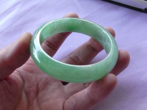 本翡翠バングル
