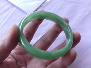 本翡翠バングル