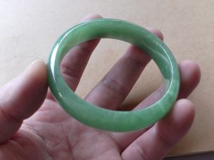 本翡翠バングル
