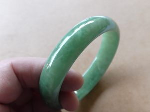 本翡翠バングル