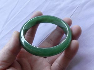 本翡翠バングル