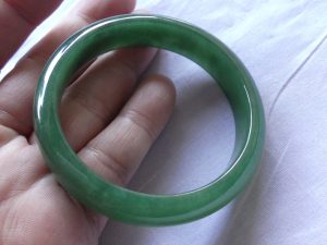 本翡翠バングル
