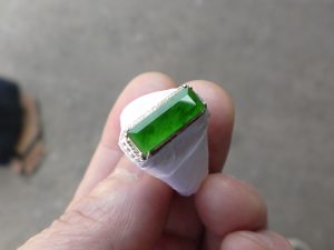ろうかん翡翠ルース