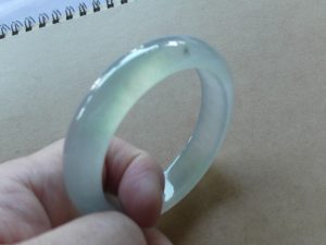 氷翡翠バングル